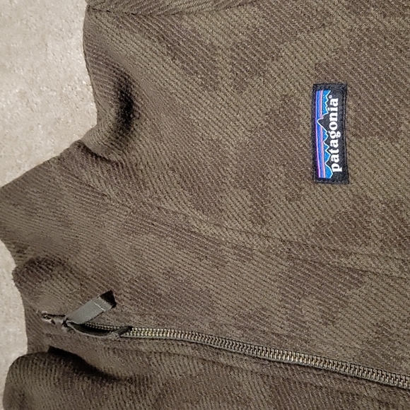 Patagonia Recycled Wool 1/2 Zip Pullover - Picture 2 of 6